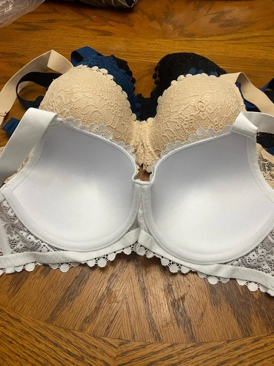 Lace Push-Up Bra Set in White, Cream, Navy, and Black - Picture 5 of 9